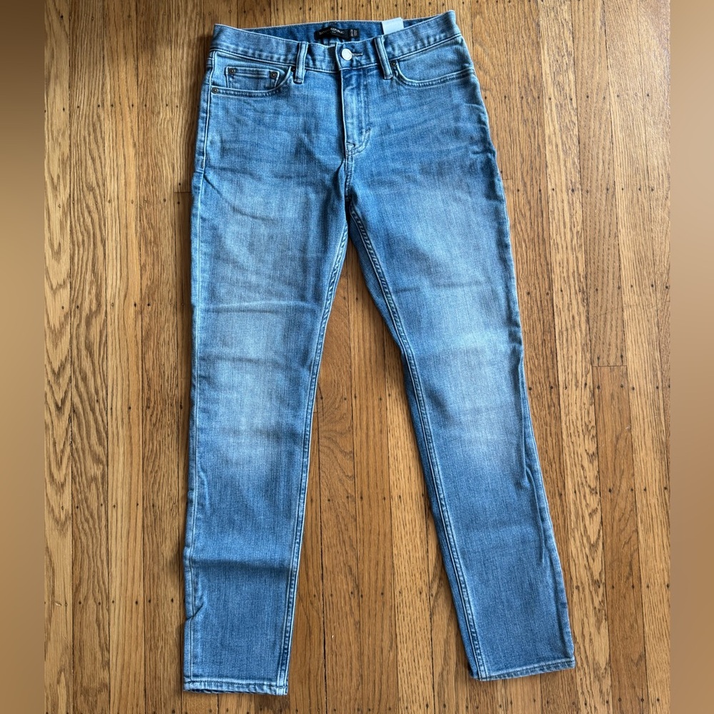 Banana Republic slim fit light wash jeans (28x30)